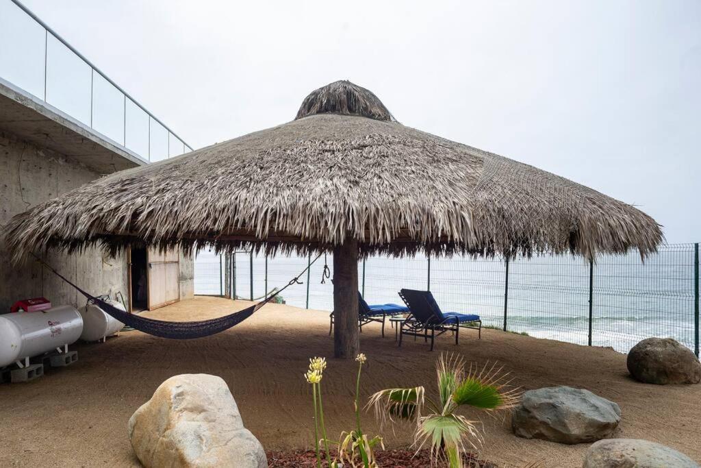 Triton'S Playhouse Beachfront Primo Tapia Exterior photo